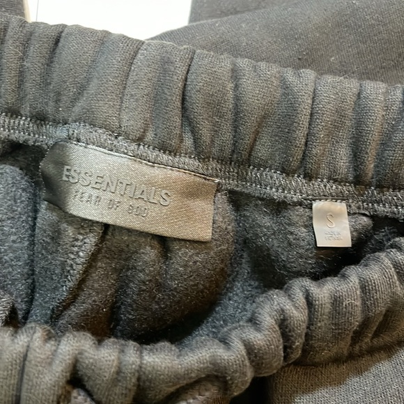 Fear of god essentials jet black sweatpants 2024 - Picture 4 of 8